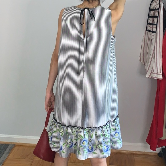 Emma & Michelle Striped Dress with Tie back and floral detailing (M) - Picture 6 of 6